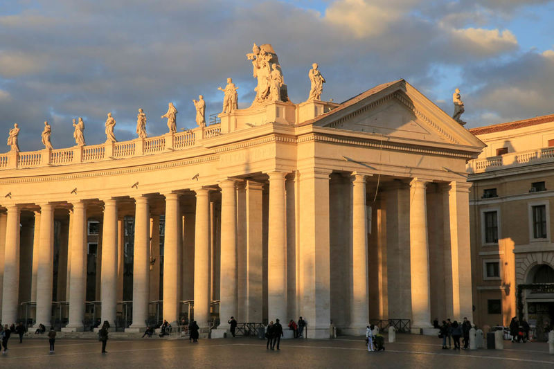 Площадь Святого Петра в Ватикане - колоннада Бернини, фонтаны и египетский обелиск