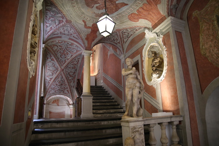 Дворец Ласкарис - генуэзский дворец в центре старого города Ниццы