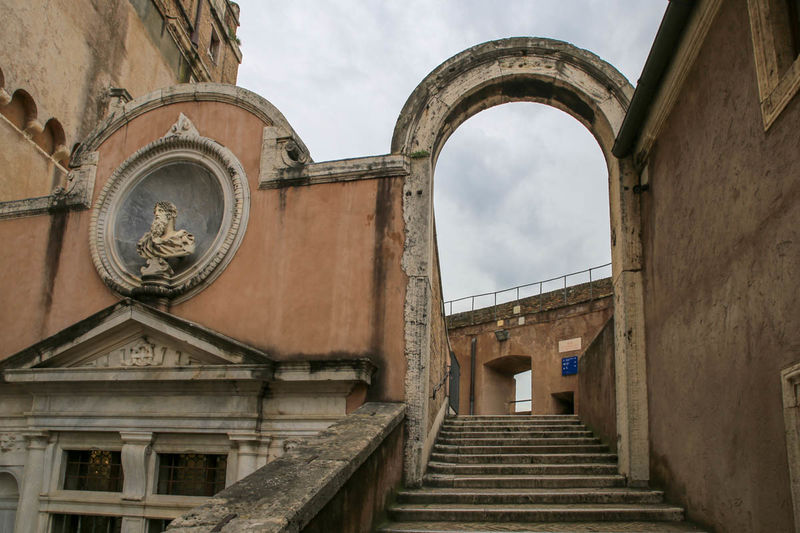 Замок Сант-Анджело в Риме: экскурсии и история