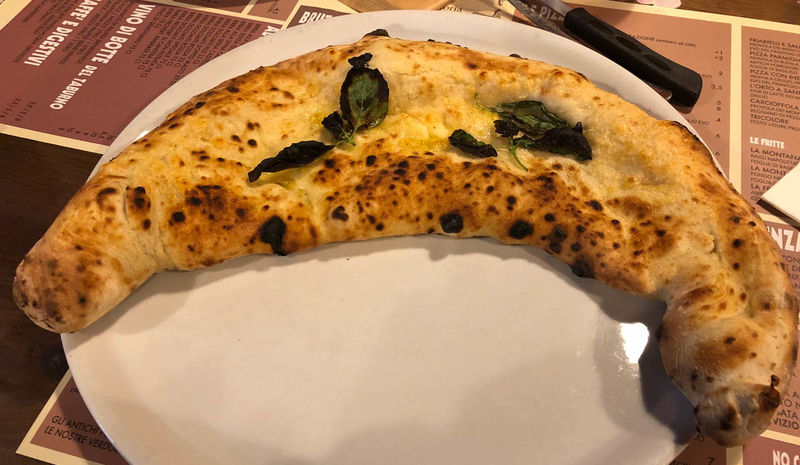 Неаполитанская пицца. Где поесть традиционную пиццу в Неаполе и какие ее виды существуют?