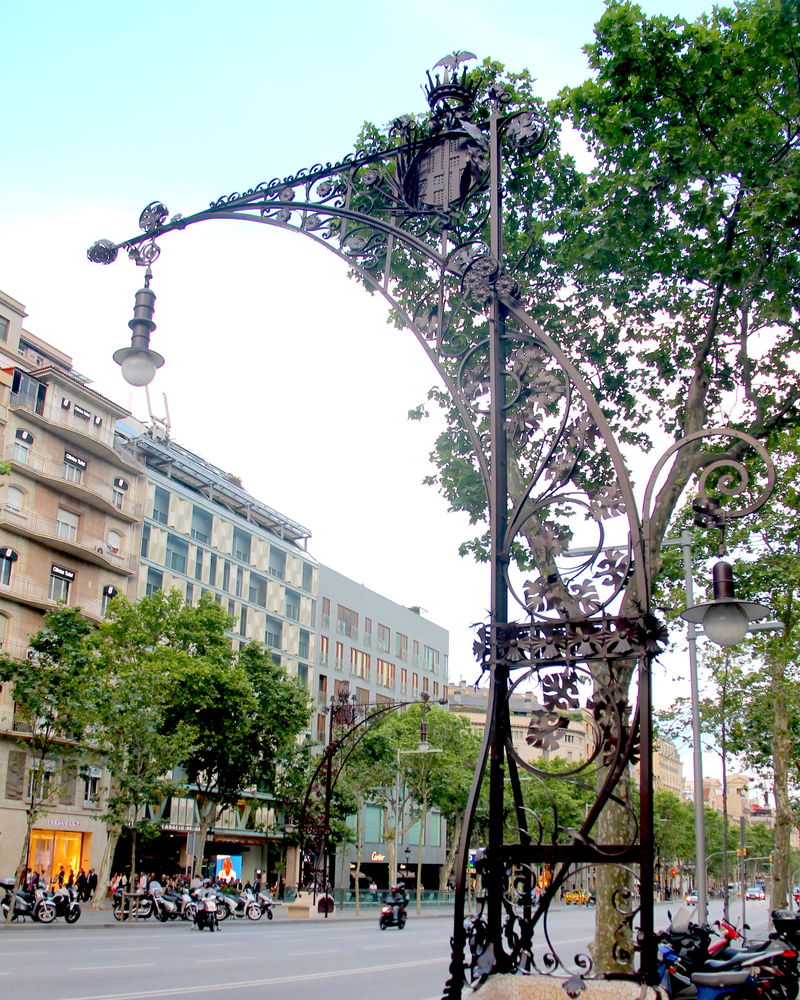 Пасео де Грасия - самая популярная улица Барселоны