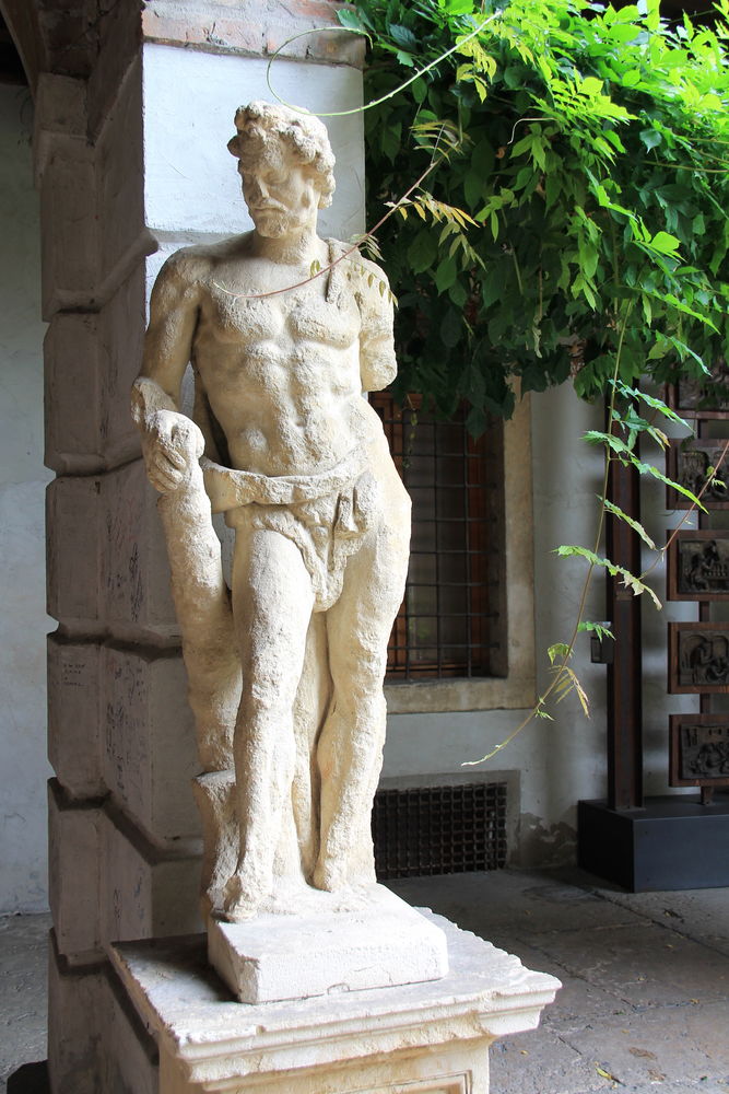Томба ди Джульетта (Гробница Джульетты) и Музей фресок в Вероне