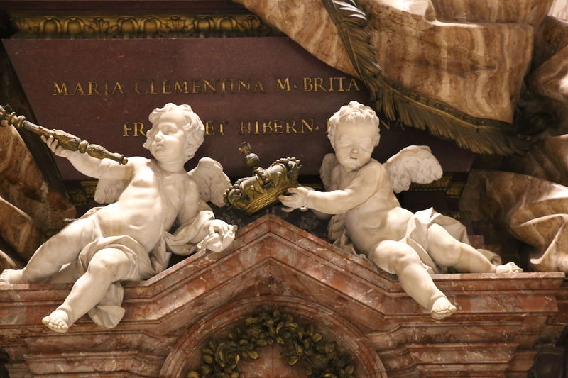 Надгробие Марии Клементины Собеской в Ватиканской базилике