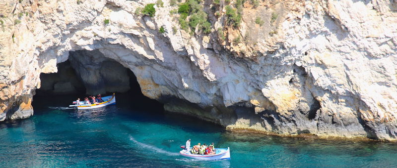 Голубой грот на Мальте: живописная пещера, высеченная в скалах
