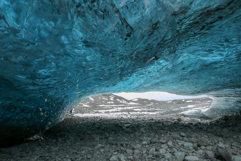 Ледниковые пещеры в Исландии