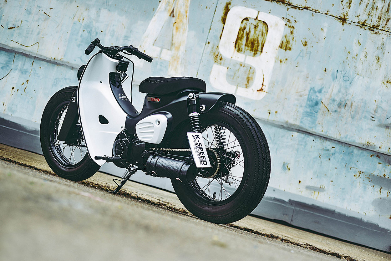 Ретро мотоцикл honda super cub 2018 года