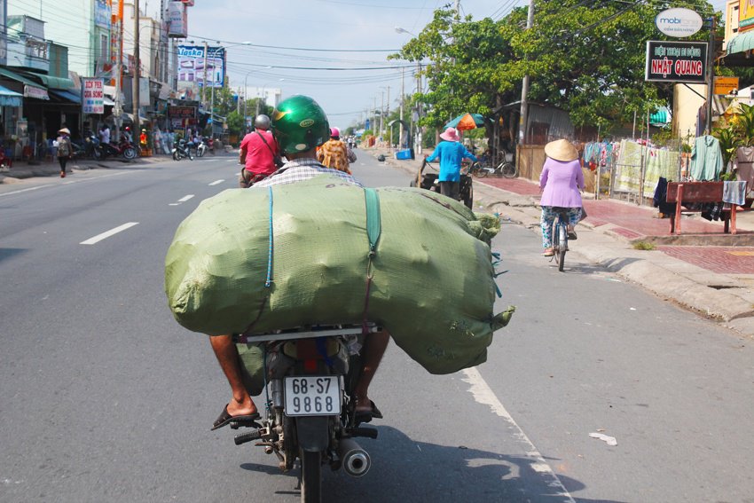 Фотографии нелепых вещей на велосипедах во Вьетнаме