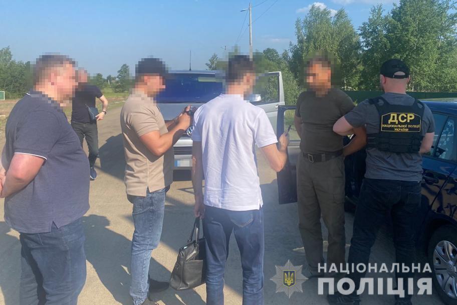 42 тис. грн за відпуск деревини: на Київщині поліція затримала лісничого