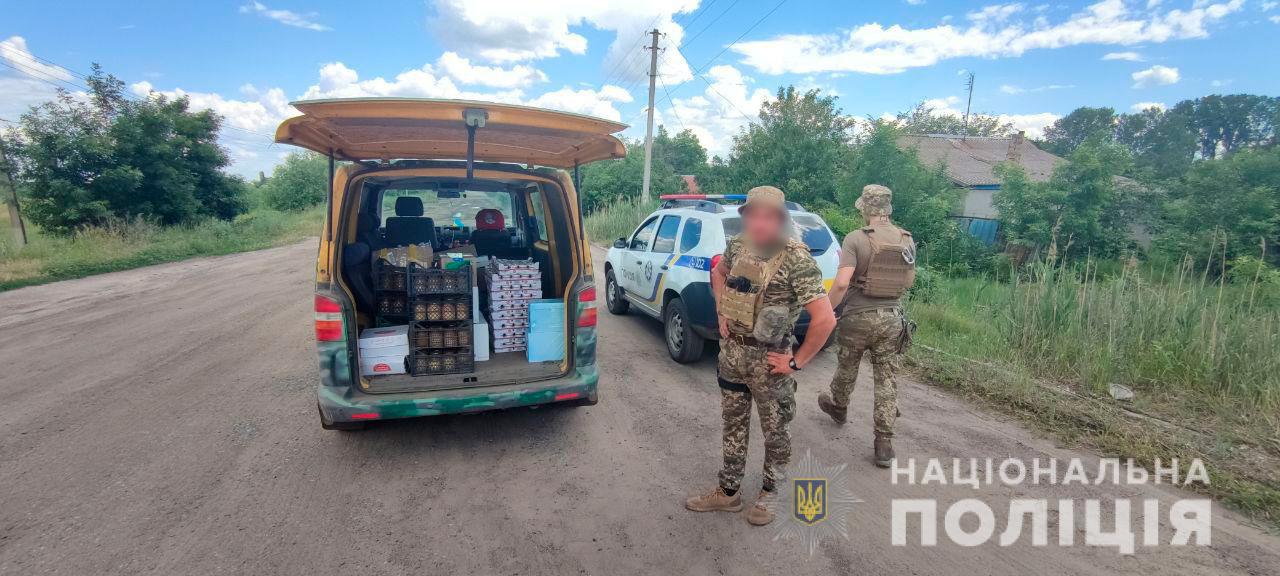 Дніпропетровські поліцейські доставили нашим захисникам на лінію фронту необхідні речі