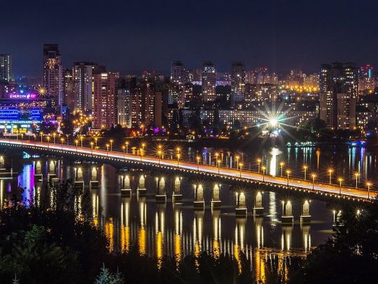 У Києві відновлять рух автотранспорту мостами Метро та Патона: названо дату