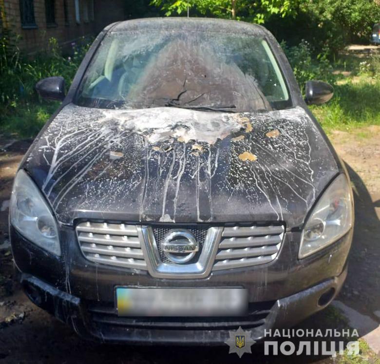 Підпалив авто колишньої дружини через відмову поновити стосунки: столичні оперативники затримали киянина