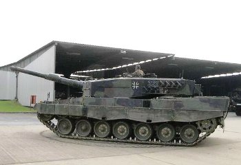 Leopard 2A4 Walk Around