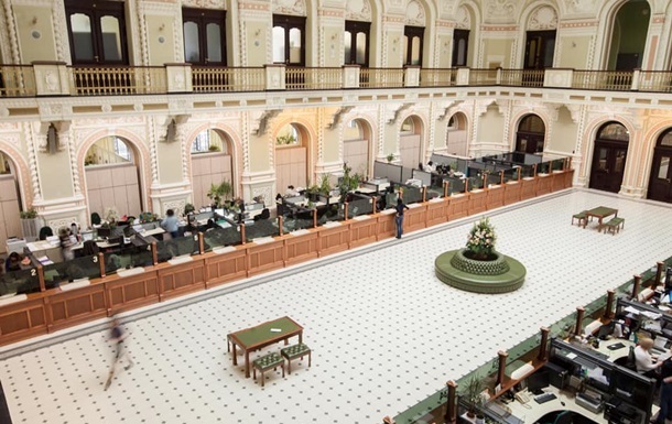 НБУ: Напечатанные гривны давят на обменный курс