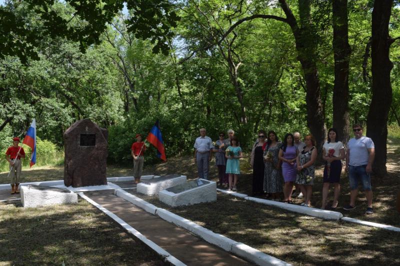 Возложение цветов ко Дню партизан и подпольщиков