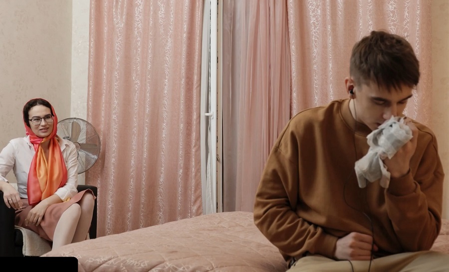 Karolina Rus StepMom Caught StepSon With His Pantiese FullHD 1080p