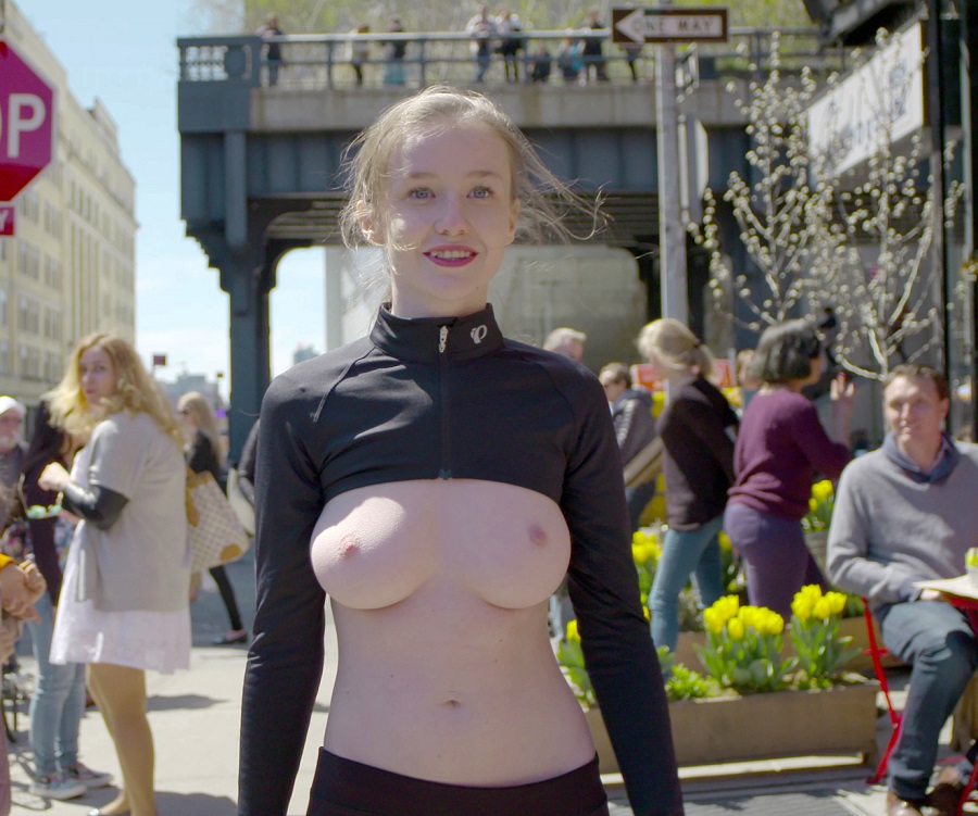 Emily Bloom - Nude Boobs In NYC City [FullHD 1080p] - Amateurporn