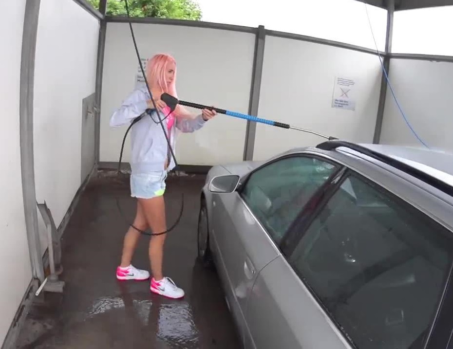 Laura Paradise Amateur Sex At Car Wash HD 720p