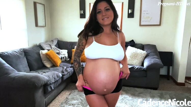 [Manyvids] - Cadence Nicole - 36 Weeks Preggo Fingering And Squirting (2022 / FullHD 1080p)