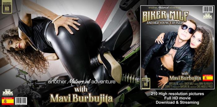 Joel Cobretti (29), Mavi Burbujita (EU) (52) - Mavi Burbujita is naughty biker MILF that gets hot from young bad boys [FullHD 1.24 GB]