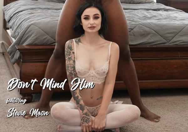 Stevie Moon - Don't Mind Him [SD 480p]