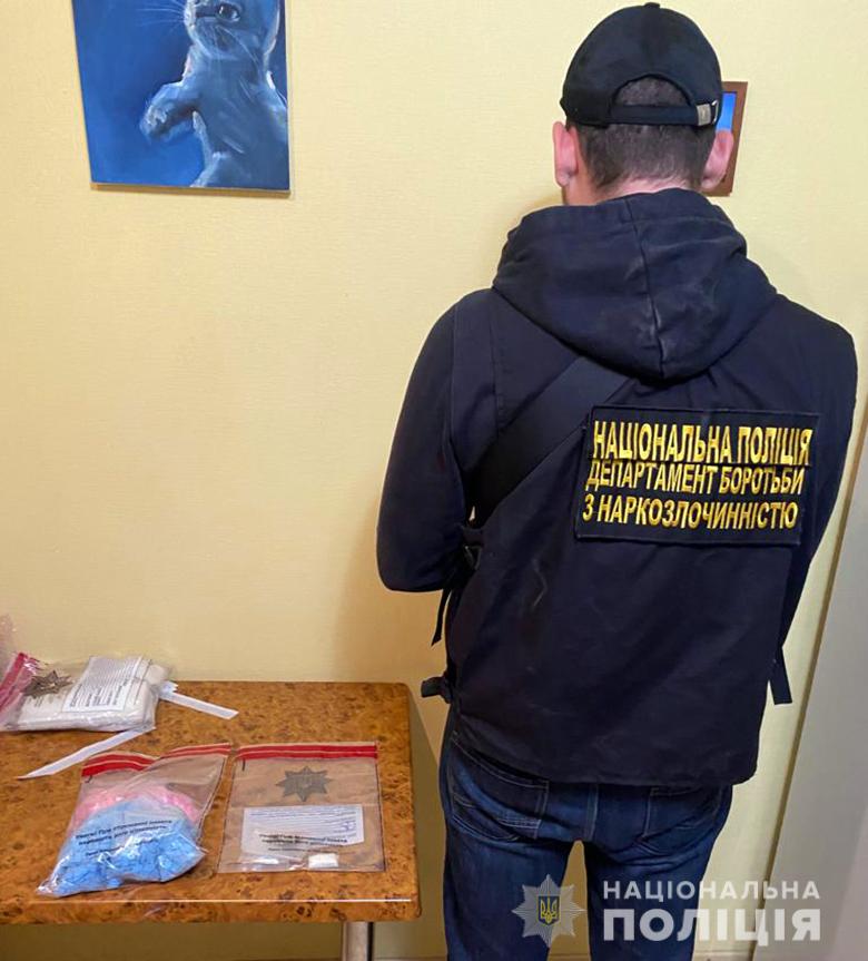 Столичні правоохоронці вилучили у молодика наркотиків на півтора мільйона гривень