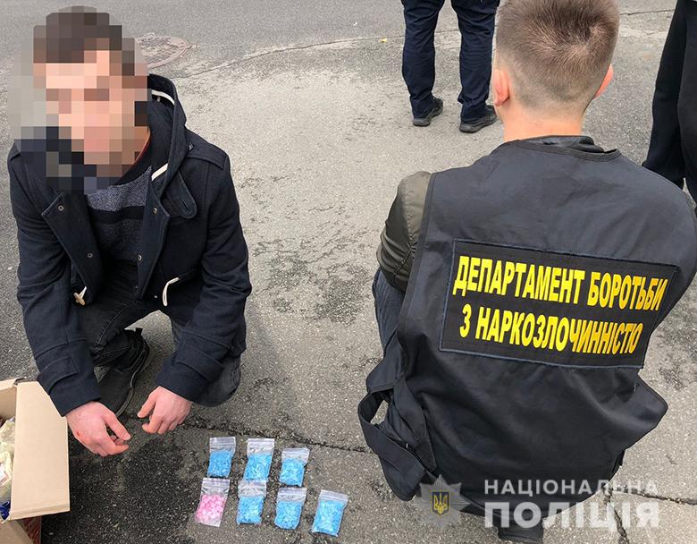 На столичному Печерську правоохоронці вилучили у киянина наркотиків на півтора мільйона гривень