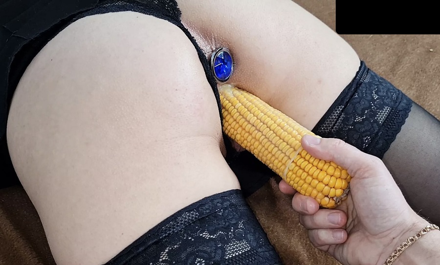 Amateur Orgasm From Double Penetration With Vegetable Corn FullHD 1080p
