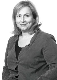 Мими Ледер