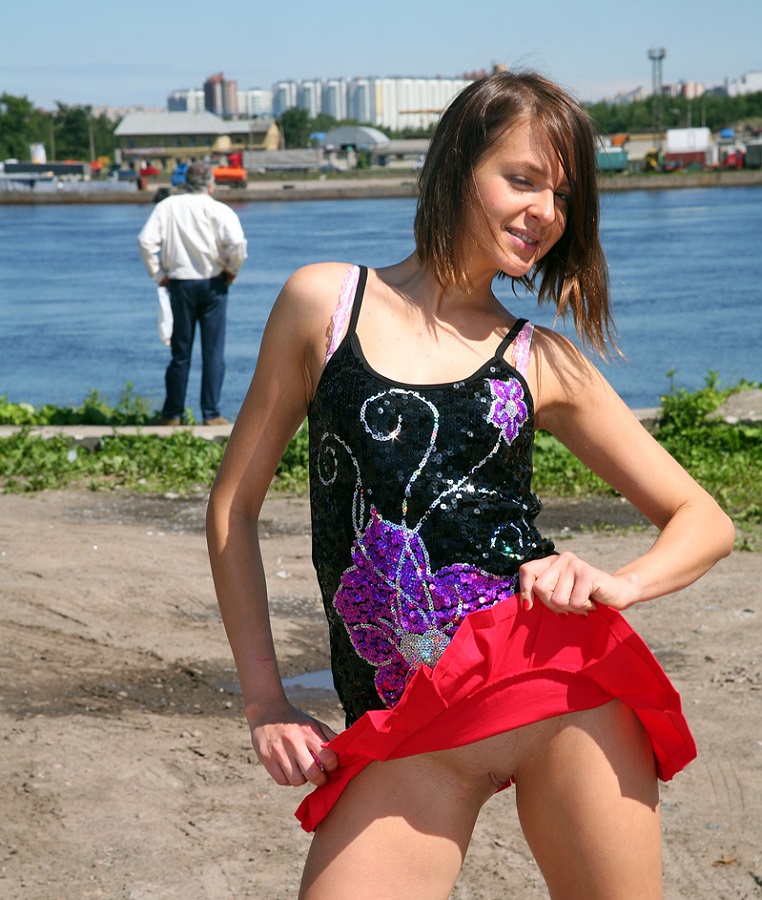 Lilu - Nude Girl In Russian City [HD 720p] - Amateurporn