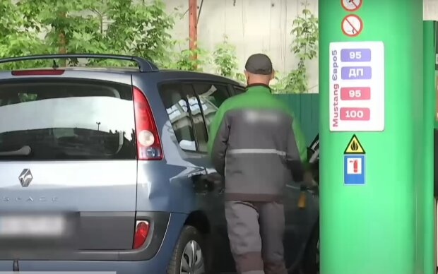 Українські АЗС оновили ціни на пальне: автогаз та дизель дорожчають далі
