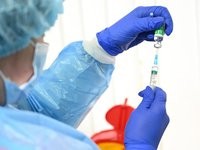 Фаркомпанія "Санофі" передала Україні 163 тис. доз вакцини проти грипу для медпрацівників