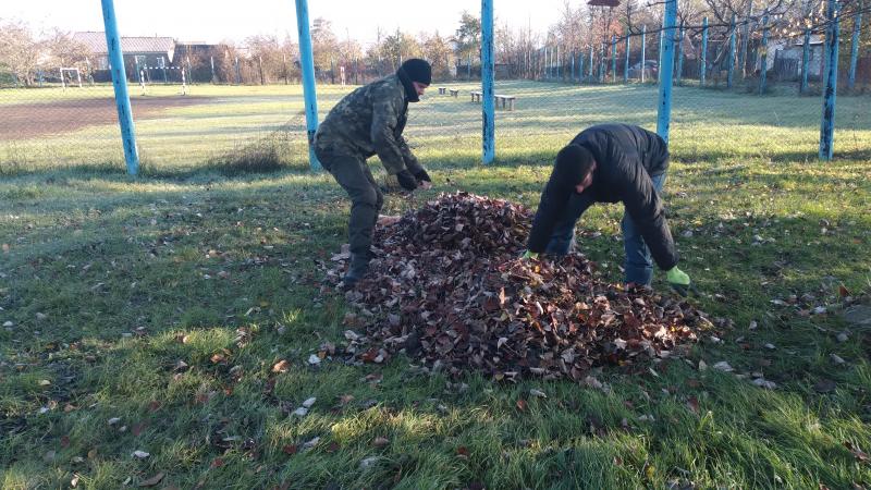 Рассыпнянской поселковой администрацией организованы и выполнены работы по благоустройству территории пгт Рассыпное