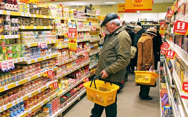 Українцям показали нові цінники на важливі продукти: скільки коштує молоко, курятина, олія та хліб