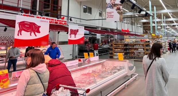 Шашлик зі свинини дорожчає, ціна на яловичину лишається незмінною: що відбувається з мʼясом у популярних супермаркетах
