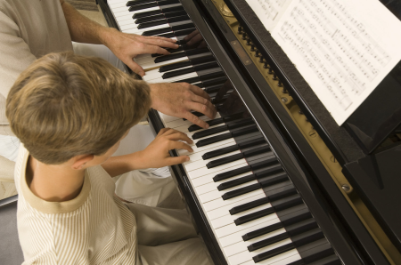 Piano 101: Beginner Friendly Piano Lessons without a Piano
