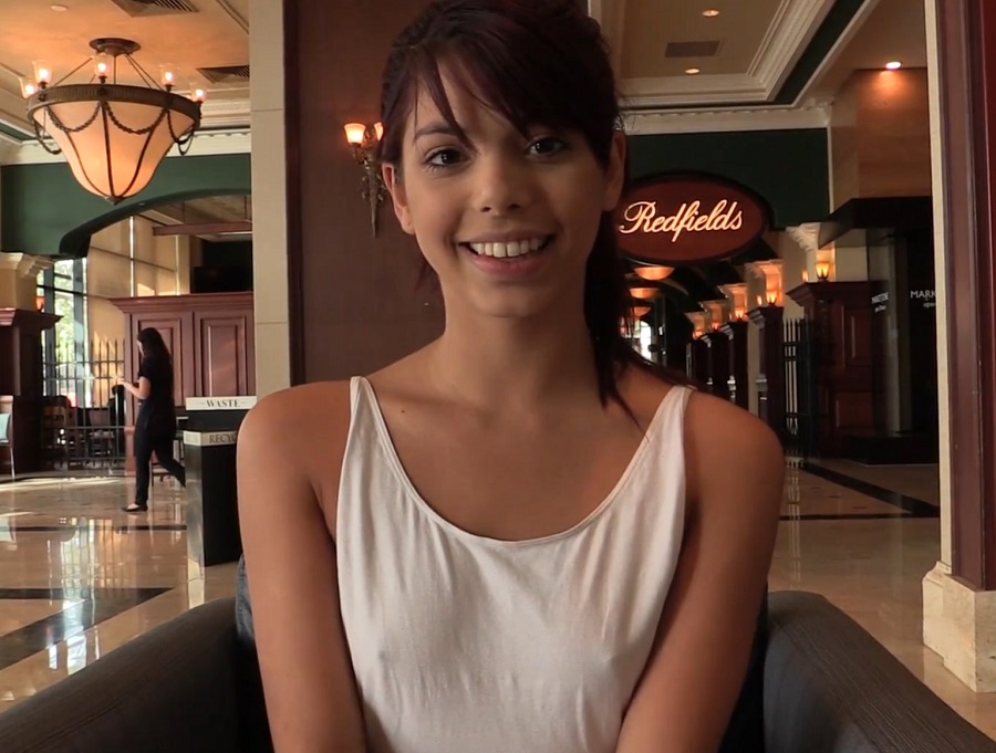 Gina Valentina - Latina Teen On Porn Casting In Hotel (FullHD/2.05 GB)