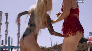 Месть 50-футовой вебкамщицы (2022)